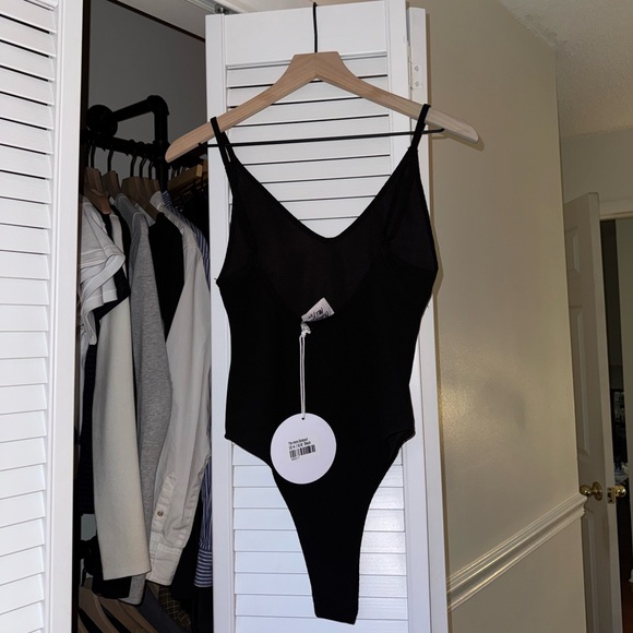 Princess Polly ‘Astra V-Neck Cami Bodysuit’ in Black - Picture 3 of 5